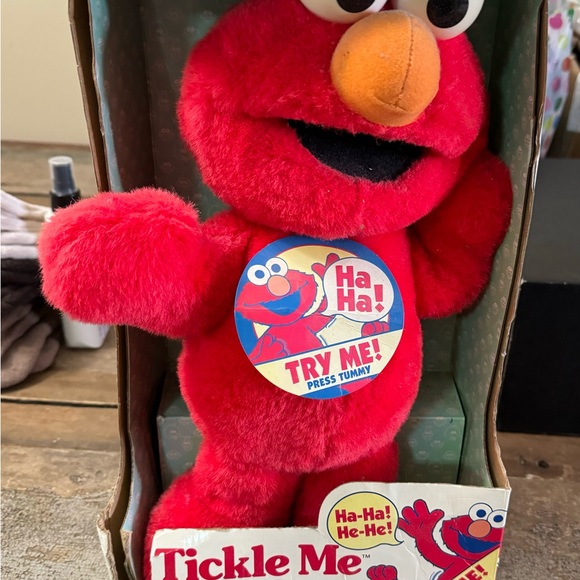 Original tickle me Elmo - Picture 6 of 6